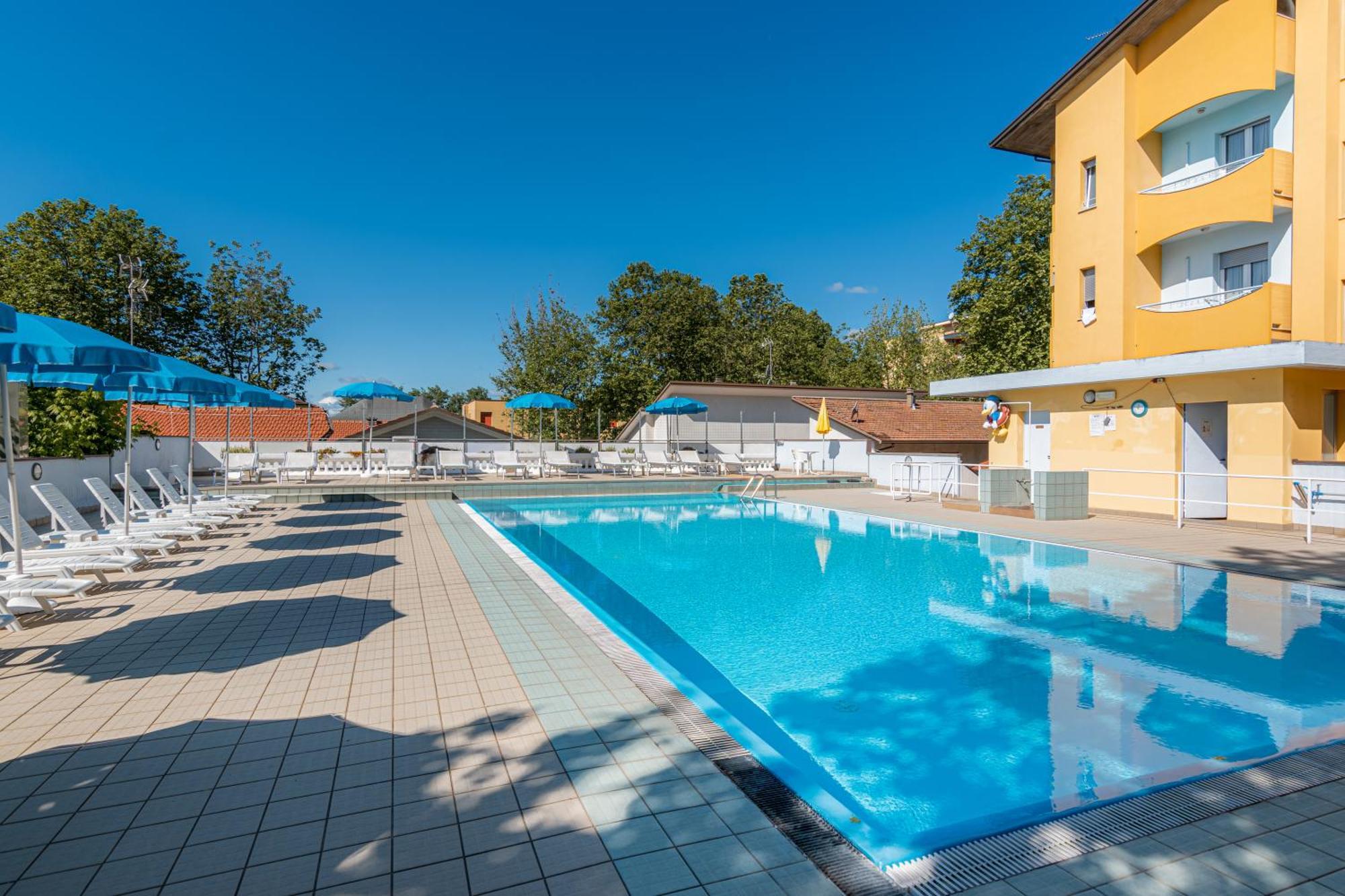 צ'סנטיקו Hotel & Residence Parador מראה חיצוני תמונה