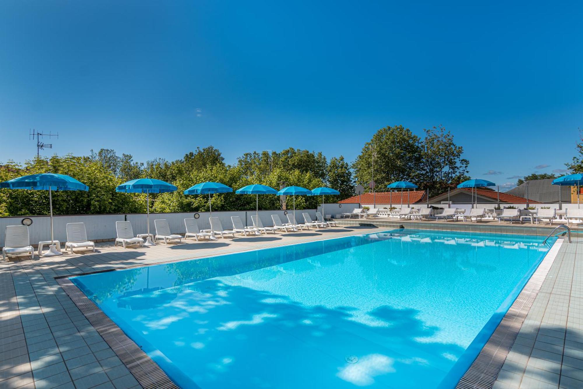 צ'סנטיקו Hotel & Residence Parador מראה חיצוני תמונה